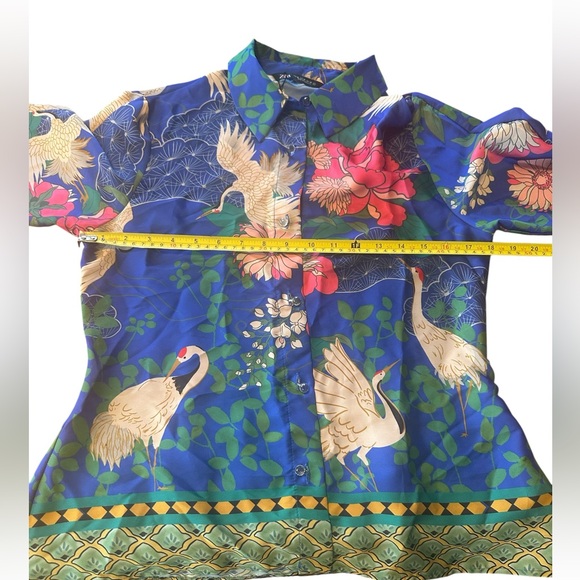 Zara Blue Crane Floral Blouse Satin Button Front Statement M Asian Inspired NWT - Picture 10 of 13